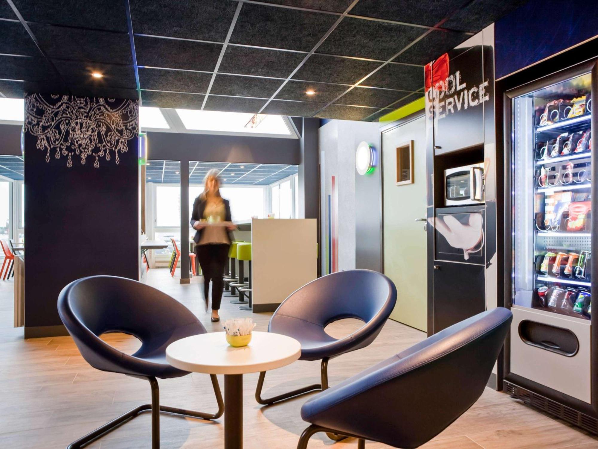Ibis Budget Pontault Combault Rn4 Marne La Vallee Bagian luar foto