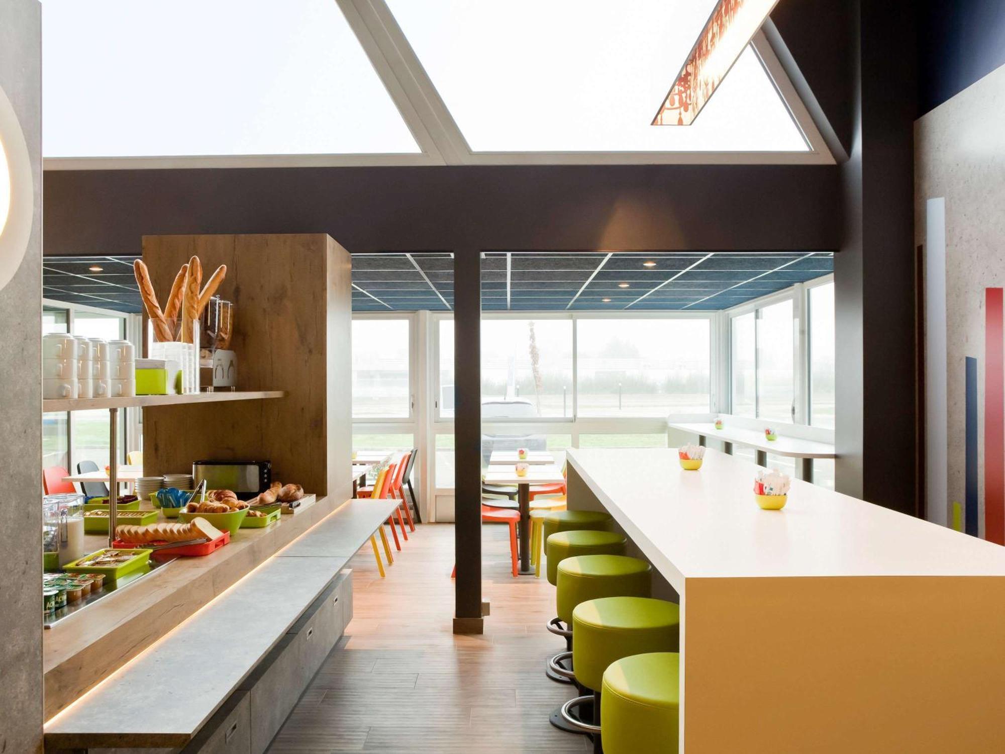 Ibis Budget Pontault Combault Rn4 Marne La Vallee Bagian luar foto